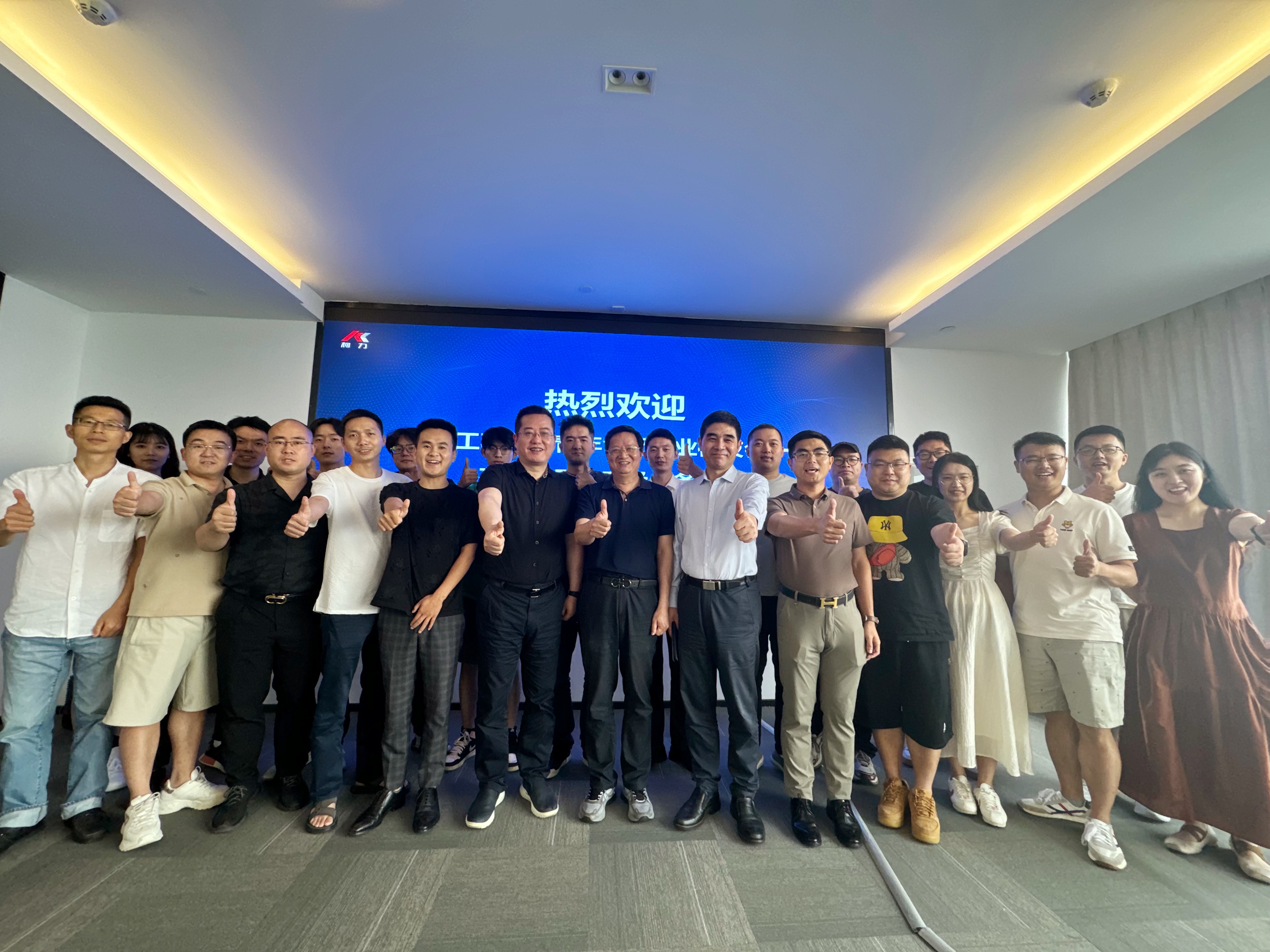 宁波工程学院青年创新创业校友会一行到临柯力传感参观交流